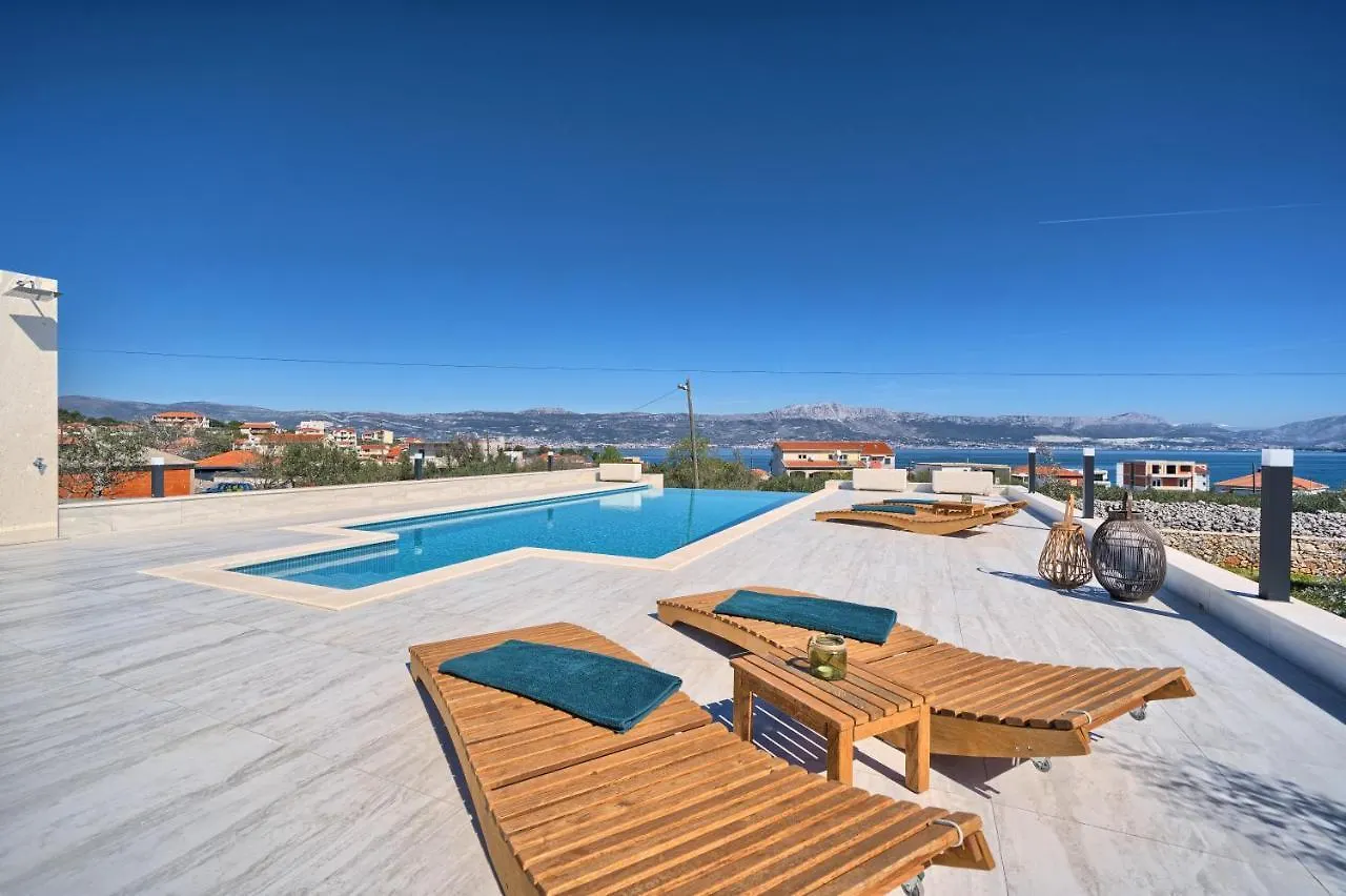 Villa Ming - Pool, Sea-View And Peace スラティネ 0*,